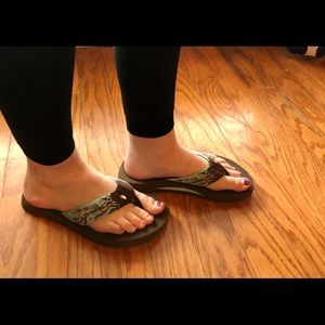 Teva size 8 flip flops